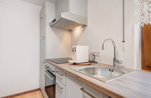 San Martino in Passiria Apartment | Das Bergland – Jaufen Apartment with Covered Panoramic Terrace and Mountain Views