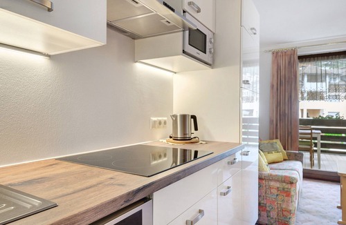 San Martino in Passiria Apartment | Das Bergland – Apartment Meran with Covered Panoramic Terrace and Mountain View