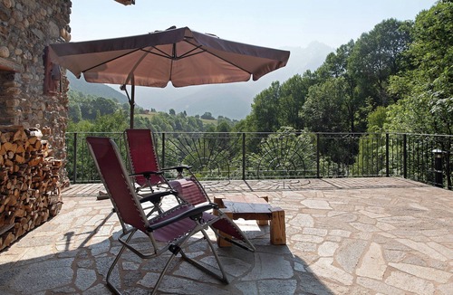 Monno Ski Chalet | Deluxe Room "Chalet Cuore Selvatico" with Mountain View, Terrace, and Private Garden