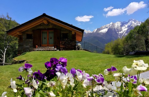 Monno Ski Chalet | Deluxe Room "Chalet Cuore Selvatico" with Mountain View, Terrace, and Private Garden