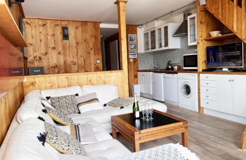 Val-Thorens Apartment | Dernier étage avec vue sur les montagnes Emplacement Exceptionnel au cœur de Val Thorens Ski aux pieds Prestations incluses
