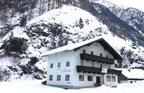 Huben House | Detached house with ski and bicycle shed