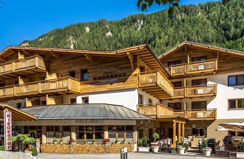 Ried im Oberinntal House | Doppelzimmer Lavendel - Hotel Riederhof Gmbh & Co KG