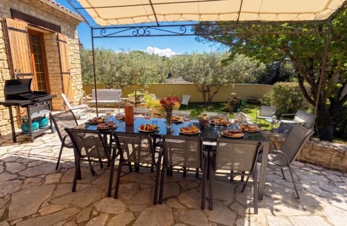 Caumont-sur-Durance Villa | Escapade entre amis en Provence, 4 ch clim, terrasse, jardin, plancha, cheminée, proche Avignon