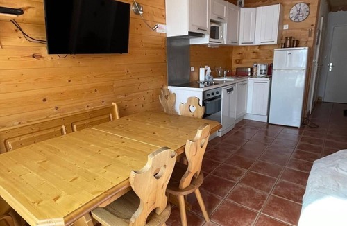 Le Corbier Apartment | Exceptional location on the snow front in Corbier apartment 8 people