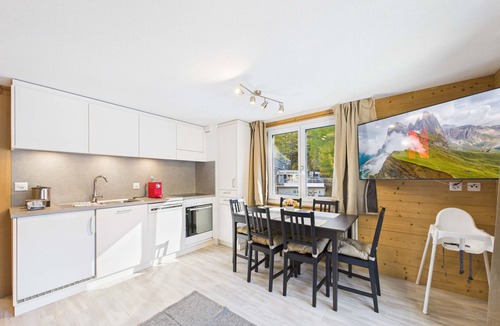 Saas Grund Apartment | Family-Friendly Apartment with Mountain Views