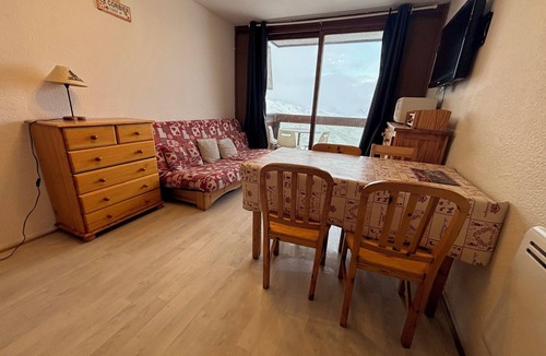 Le Corbier Apartment | Family studio with balcony at the foot of the ski area