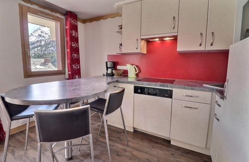 Meribel-Mottaret Apartment | Floor -2, view mountain, balcony, 37m², Méribel-Mottaret
