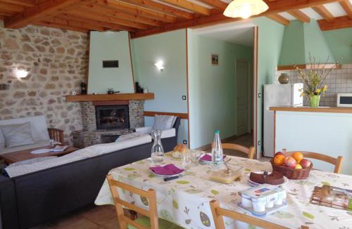 La Tuiliere House | Gîte convivial avec jardin, cheminée et animaux acceptés près de Roanne - FR-1-496-93