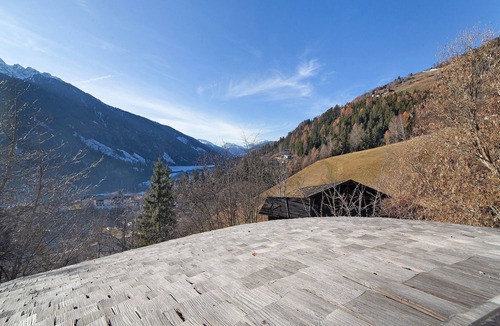 Santa Valburga Apartment | Gasthof Kirchsteiger 'Kirchsteiger Zimmer 4' with Lake View, Shared Terrace and Wi-Fi