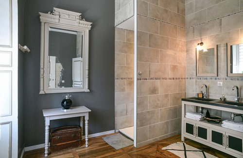 Saint-Albin-de-Vaulserre Bed & Breakfast | Guest Room “Chambre De La Fontaine” with Shared Terrace, Garden, and Wi-Fi