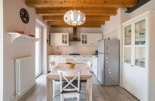 Carate Urio Apartment | GuestHost - Apartment of about 80 sqm, perfect for 4/6 people (but it can host up to 7 people), located in a pedestrian area, on the ground floor of a renovated house overlooking Lake Como. The property is located in the historic centre of the enchanting