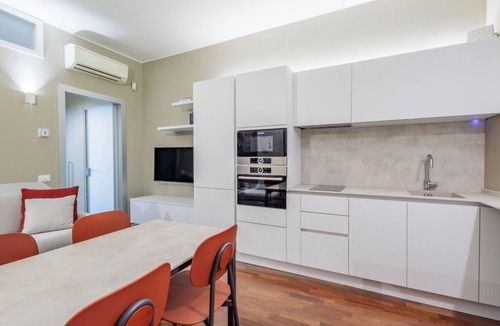 Borgo San Leonardo Apartment | GuestHost - Charming apartment of about 45 sqm, able to accommodate 3 people, located on the second floor of a period building with elevator.The property is located in the lower part of Bergamo, in a central and well-served area, convenient for reaching