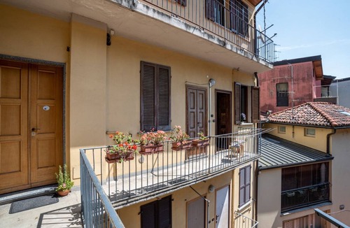 Como Apartment | GuestHost - Cozy, completely renovated 47sqm apartment located on the 3rd floor of a building WITHOUT elevator. The apartment is accessed via an external balcony overlooking the quiet internal courtyard.The accommodation is located in an excellent locati