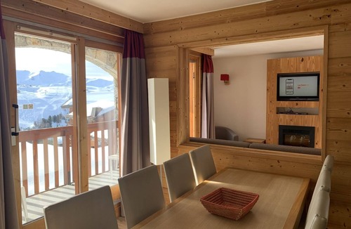 Belle Plagne Apartment | High-quality, comfortable, ski-in/ski-out apartment for 8 people.