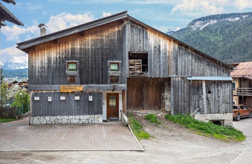 Pozza di Fassa Apartment | Holiday Apartment "Ciasa Lino Aloch" with Mountain View and Wi-Fi