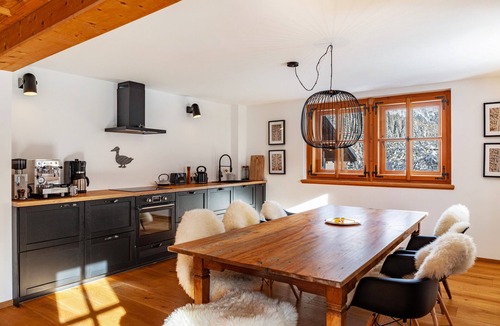 Sankt Anton am Arlberg Apartment | Holiday Apartment 'Chalet Flocke - Sternschnuppe' with Mountain View, Balcony and Wi-Fi