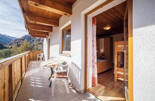 Moso in Passiria Apartment | Holiday Apartment "Egarthof Arnika" with Mountain View, Wi-Fi, Balcony & Garden
