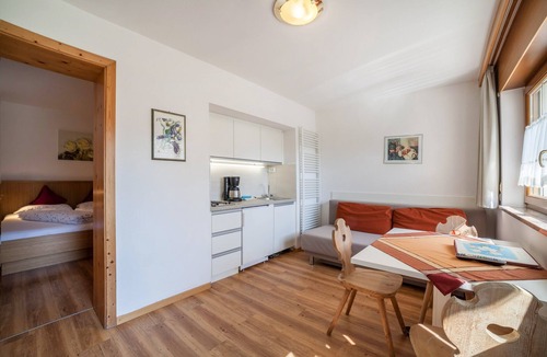 San Leonardo in Passiria Apartment | Holiday Apartment 'Camping Passeier Apfelblüte' with Mountain View, Garden & Wi-Fi