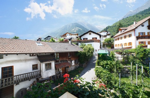 Parcines Apartment | Holiday Apartment "Engel - Kirchturm" with Mountain View, A/C, Wi-Fi, Roof Terrace & Sauna