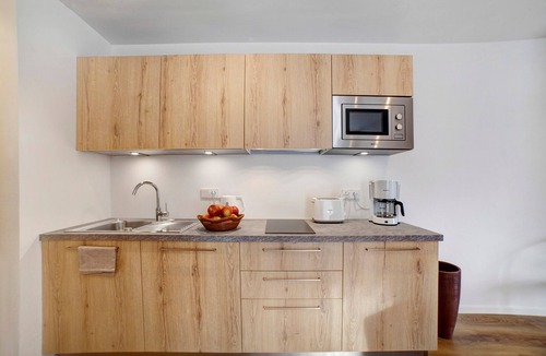 Tirolo Apartment | Holiday Apartment “Haus Vergissmeinnicht” with Mountain View, Garden & Wi-F