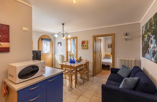 Valtellina Apartment | Holiday Apartment Omega - Casa Azzurra Piano Terra with Mountain View, Wi-Fi & Garden