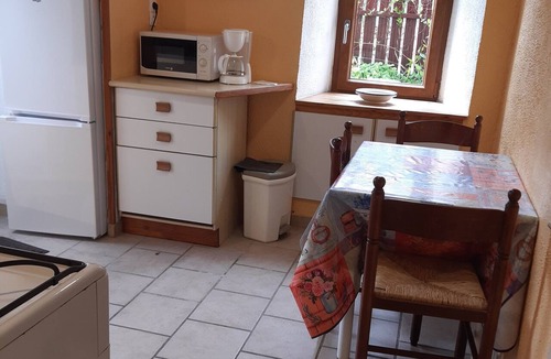 Gorges du Tarn Causses House | Holiday Home 'Gites La Bélugue Et Le Vignou' with Mountain View, Wi-Fi and Air Conditioning