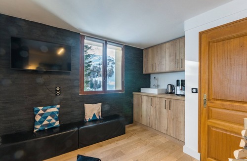 Plagne 1800 House | Holiday Home 'Chalet Antonin La Plagne 1800' with Mountain View, Private Garden and Wi-Fi