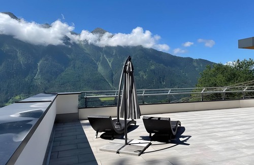 Oetz House | Holiday Home 'Alpenblick De Luxe' with Mountain View, Private Terrace & Wi-Fi