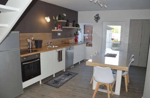 Pelussin House | Holiday Home 'Belle Maison De Village Avec Jardin' with Private Terrace, Private Garden and Wi-Fi