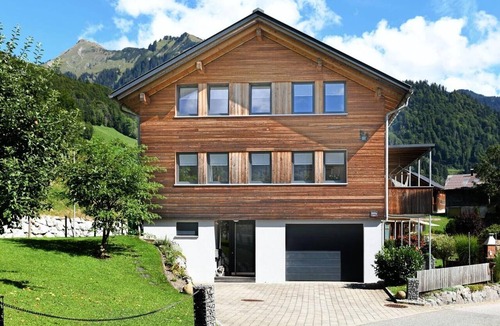 Au House | Holiday Home 'Hausblick' with Mountain Views, Private Terrace and Wi-Fi