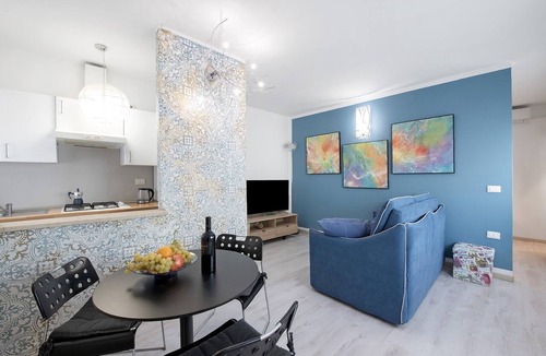 Sarnico Apartment | Holiday Home 'Miki' with Private Terrace, Wi-Fi and Air Conditioning