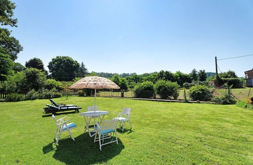 Angera House | Holiday Home 'Villa Fox' with Garden, Balcony & Shared Wi-Fi