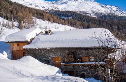 Sainte-Foy-Tarentaise Ski Chalet | Homerez - Chalet in Sainte-Foy-Tarentaise