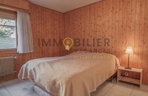 Chandolin Apartment | Idéalement situé, à une minute à pied des commerces et du bus navette, idéal pour 5 à 6 personnes. A