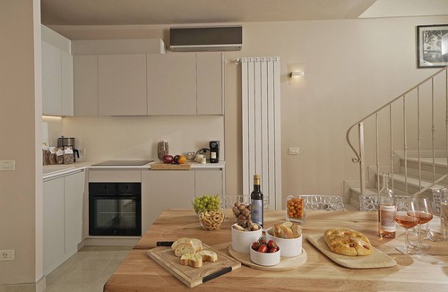 San Felice del Benaco House | Il Piccolo Paradiso Holiday Home by Theater Home