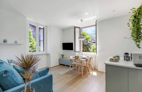 Calde Apartment | Il Porticciolo - Lake Front Panoramic Apartment, Castelveccana, Italy