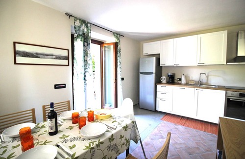 Miasino House | In the shade of a beech tree: An oasis of tranquility just a few minutes from the lake