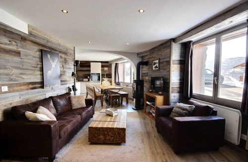 Montalbert Apartment | Le Bouquetin 8 person, 50m from slopes, in the heart of the village