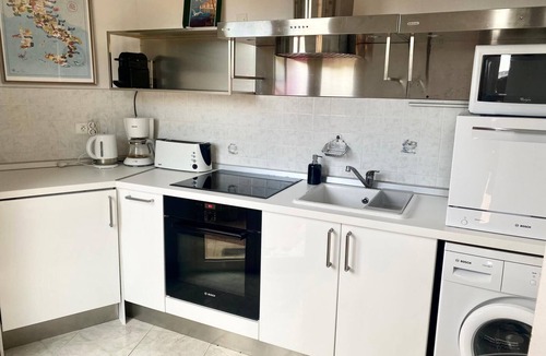 Menton Apartment | Le Garavan: Terrasse Sud, Jardin,piscine Privée,500m des Plages par Chemin Privé