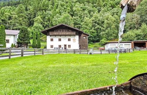 Runhof Apartment | Lovely apartment for 4 guests with WIFI, pool, TV, balcony and pets allowed