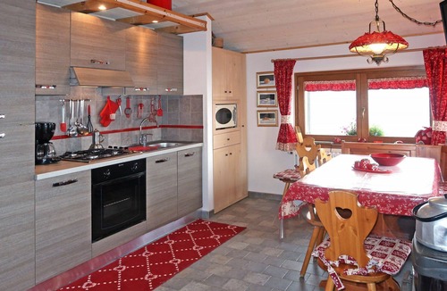 Peglio Apartment | Lovely apartment for 6 guests with WIFI, TV, patio and pets allowed