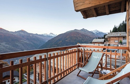 Heremence Apartment | Lovely apartment for 6 people with WIFI, TV, balcony and pets allowed