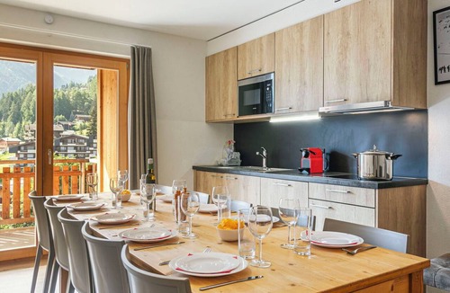Riddes Apartment | Lovely apartment for 10 people with WIFI, TV, terrace, pets allowed and panoramic view