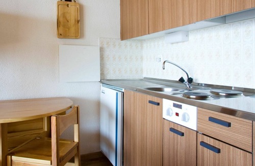 Sion Apartment | Lovely apartment for 4 guests with pool, WIFI, TV, balcony and pets allowed