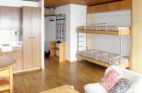 Sion Apartment | Lovely apartment for 4 guests with pool, WIFI, TV, balcony and pets allowed