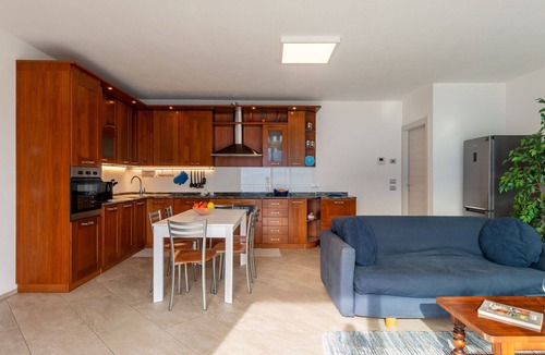 Trezzone Apartment | Lovely apartment for 4 guests with A/C, WIFI, TV, terrace and pets allowed