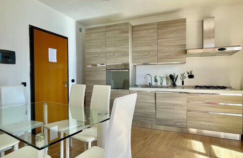 Trezzone Apartment | Lovely apartment for 4 guests with WIFI, TV, patio, pets allowed and panoramic view