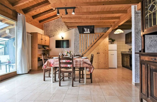 Valtellina Apartment | Lovely apartment for 5 guests with WIFI, TV, terrace and pets allowed