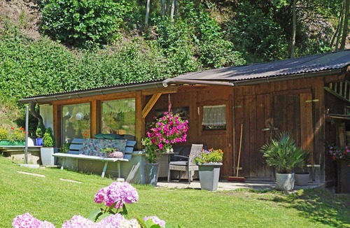 Wenns Apartment | Lovely apartment for 6 people with WIFI, TV, patio, pets allowed and parking